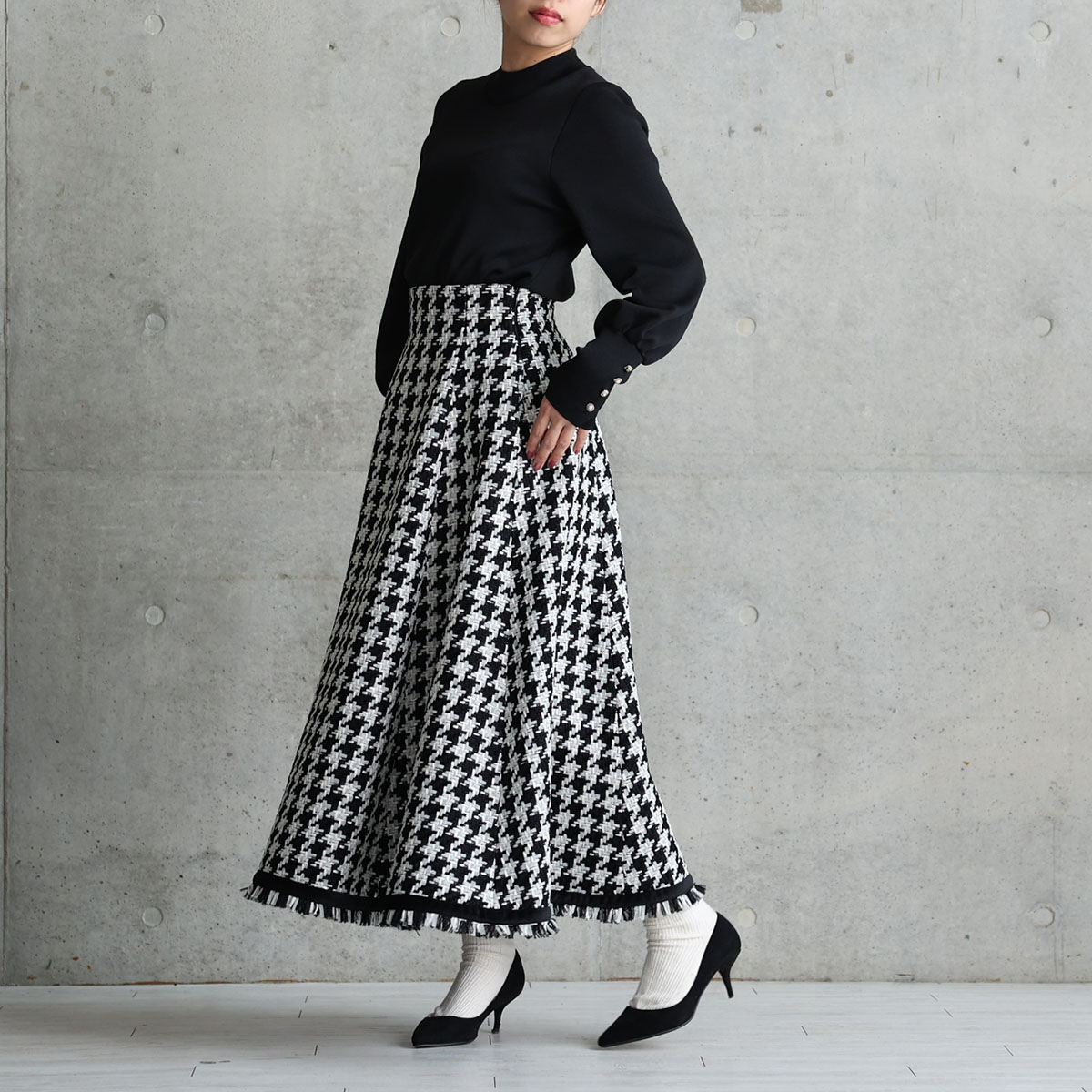 『Tulle houndstooth tweed』 Tuck flare skirt BLACKの画像