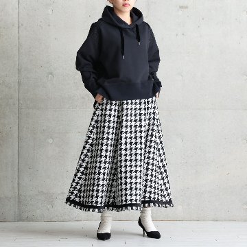 『Tulle houndstooth tweed』 Tuck flare skirt BLACKの画像