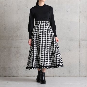 『Tulle houndstooth tweed』 Tuck flare skirt BLACKの画像