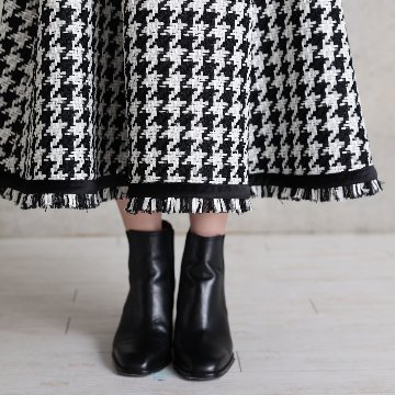 『Tulle houndstooth tweed』 Tuck flare skirt BLACKの画像