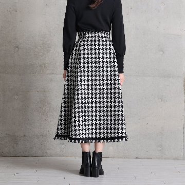 『Tulle houndstooth tweed』 Tuck flare skirt BLACKの画像