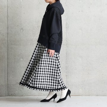 『Tulle houndstooth tweed』 Tuck flare skirt BLACKの画像