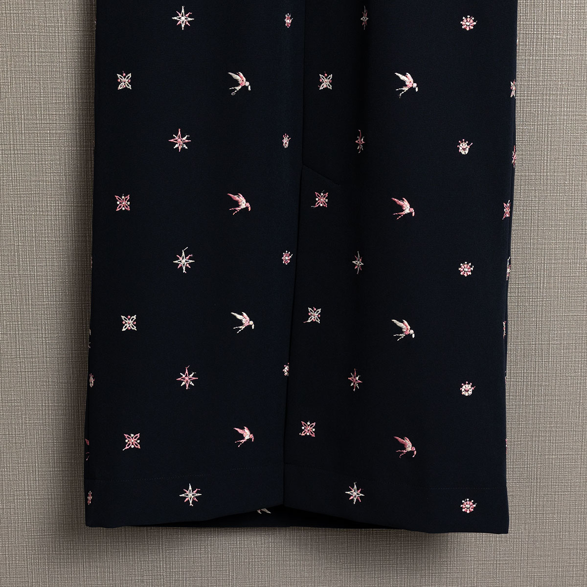 『The happy prince』 Straight skirt NAVYの画像