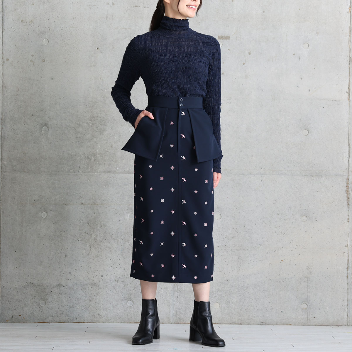 『The happy prince』 Straight skirt NAVYの画像