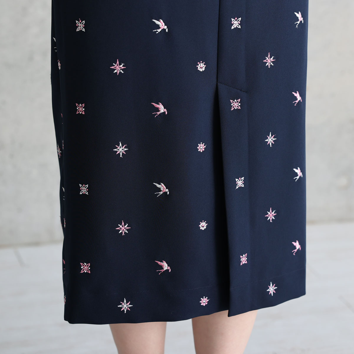 『The happy prince』 Straight skirt NAVYの画像