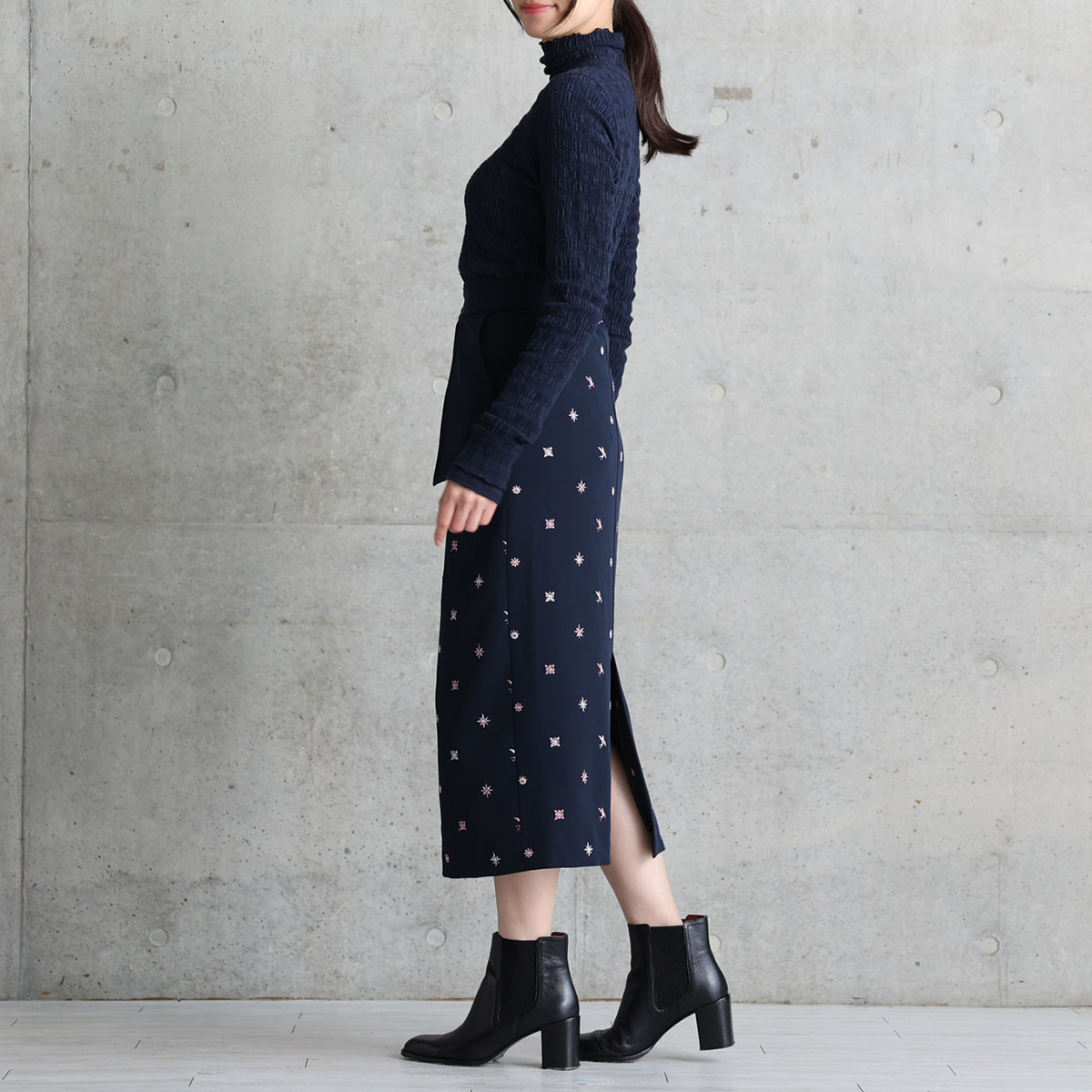 『The happy prince』 Straight skirt NAVYの画像