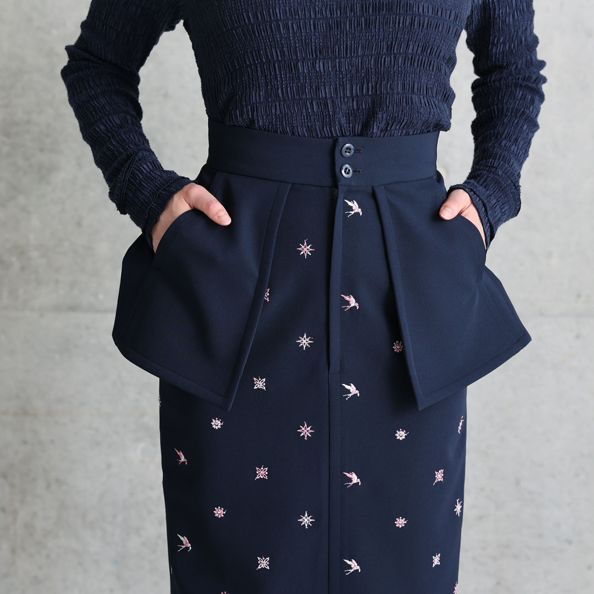 『The happy prince』 Straight skirt NAVYの画像