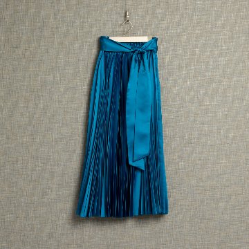 『Function satin pleats』 long skirt BLUEの画像