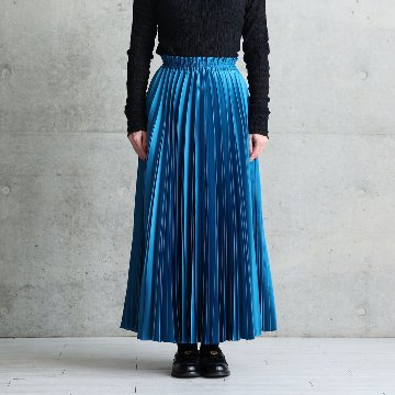 『Function satin pleats』 long skirt BLUEの画像