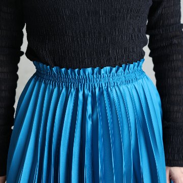 『Function satin pleats』 long skirt BLUEの画像