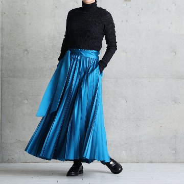 『Function satin pleats』 long skirt BLUEの画像