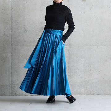 『Function satin pleats』 long skirt BLUEの画像