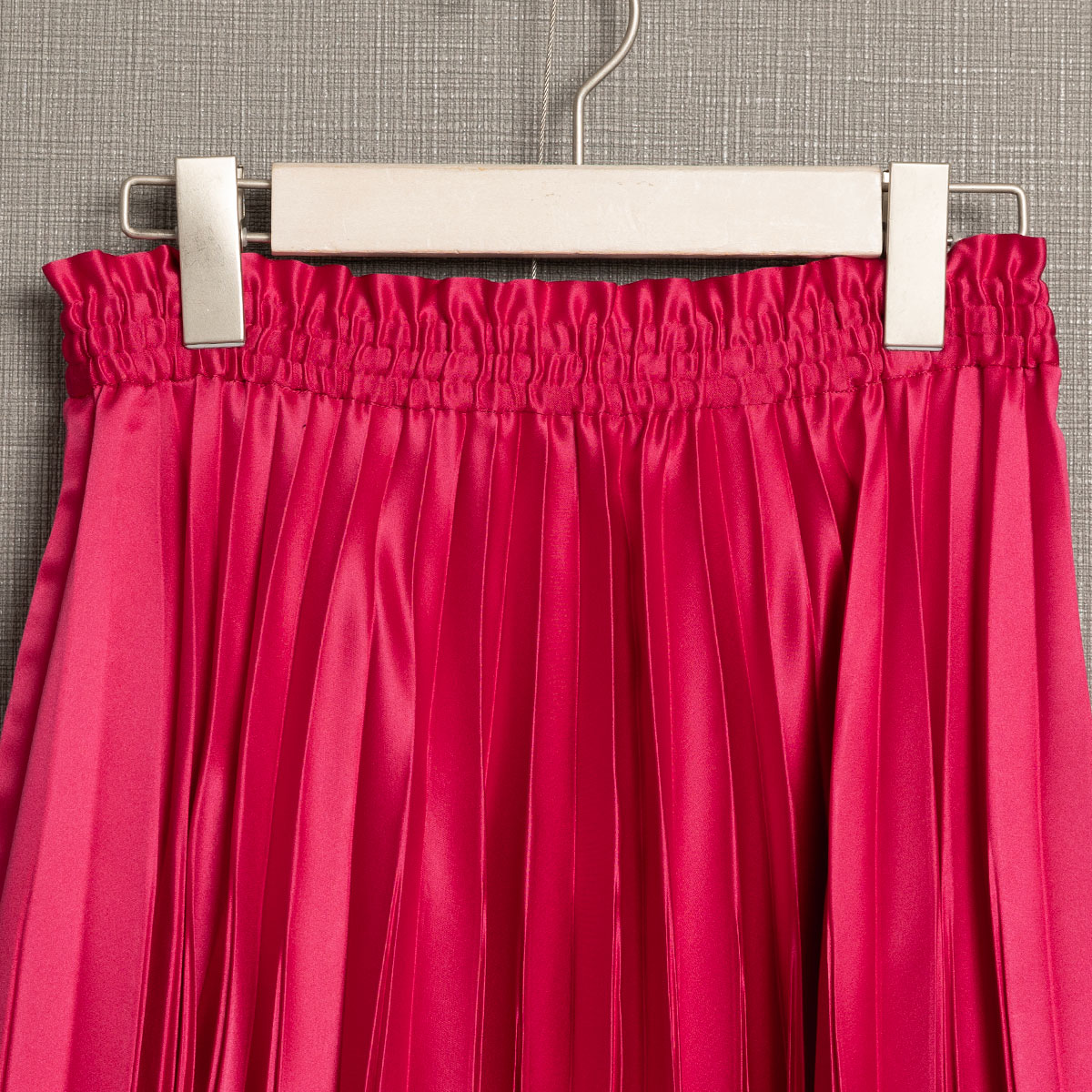 『Function satin pleats』 long skirt PINKの画像