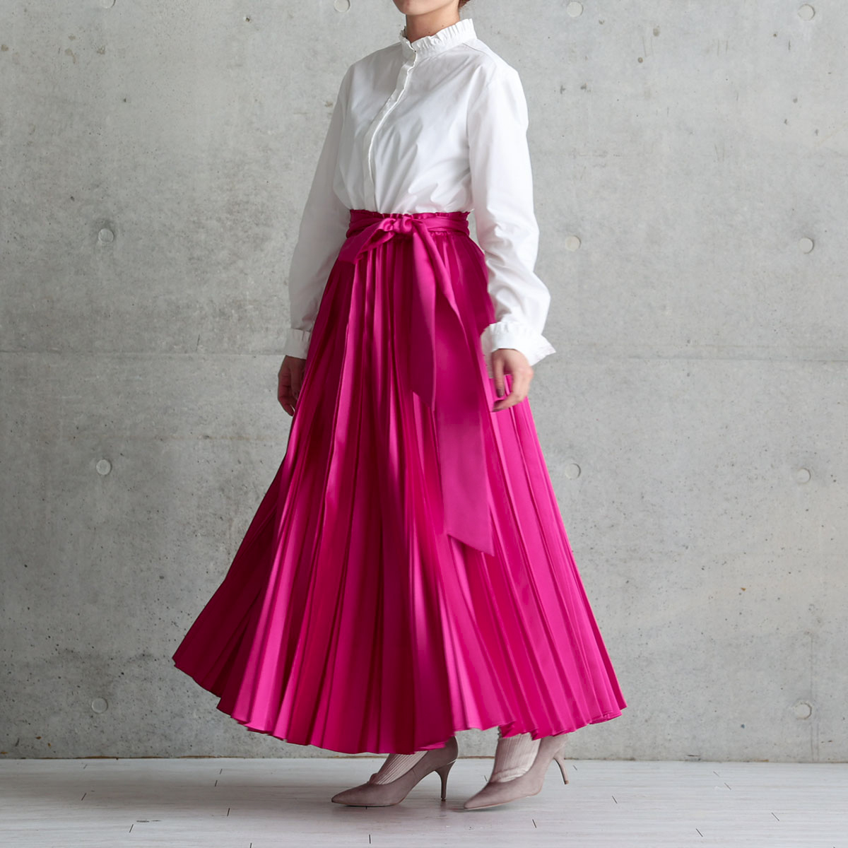 『Function satin pleats』 long skirt PINKの画像