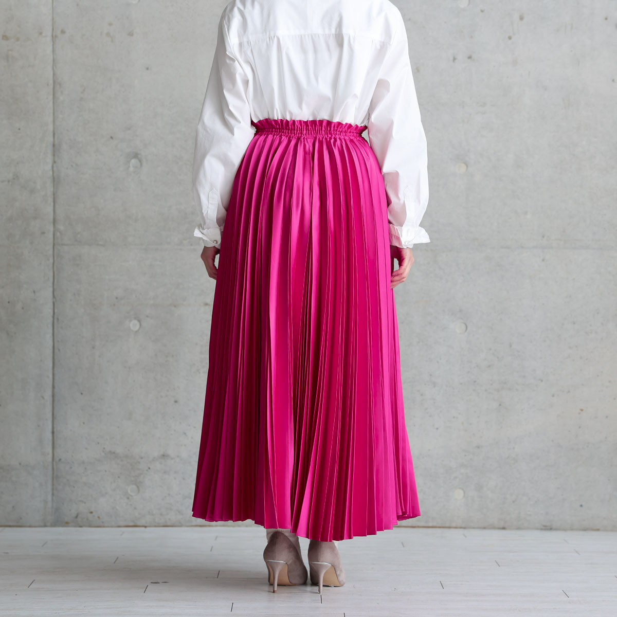 『Function satin pleats』 long skirt PINKの画像