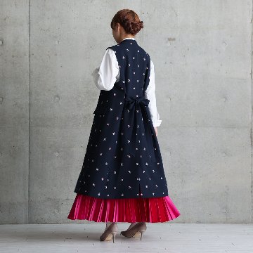 『Function satin pleats』 long skirt PINKの画像