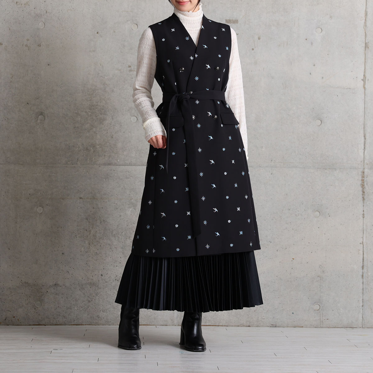 『Function satin pleats』 long skirt BLACKの画像