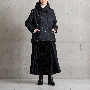 『Function satin pleats』 long skirt BLACKの画像