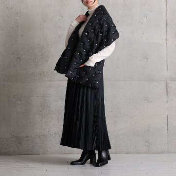 『Function satin pleats』 long skirt BLACKの画像