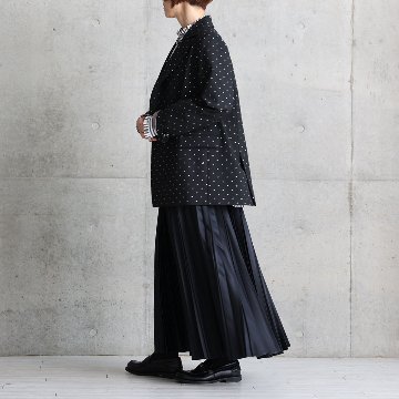 『Function satin pleats』 long skirt BLACKの画像