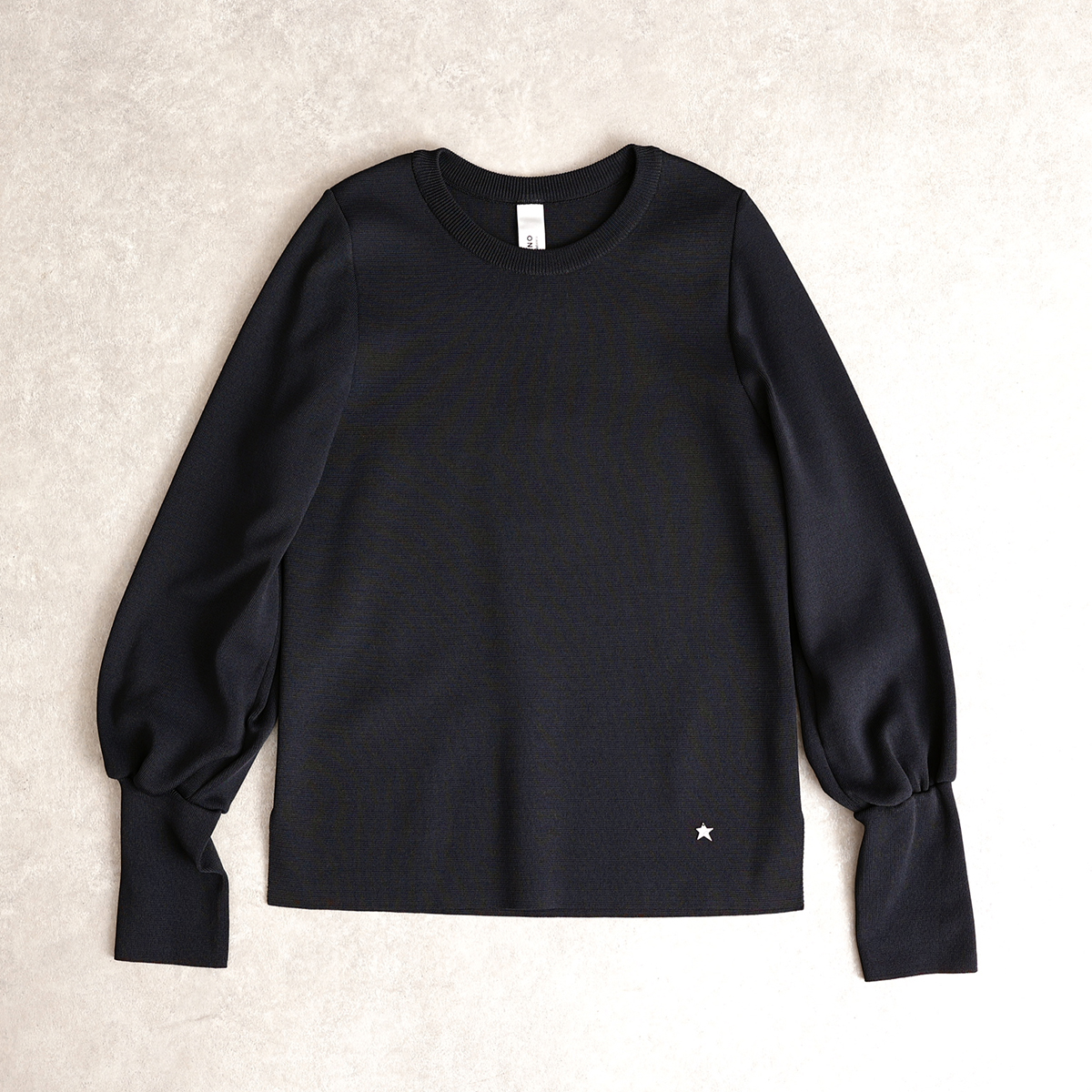 『Earring cuffs　knit』 Crew-neck knit NAVYの画像