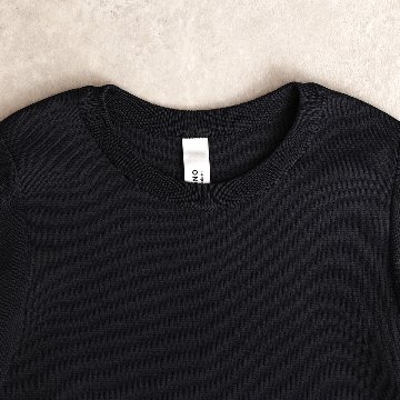 『Earring cuffs　knit』 Crew-neck knit NAVYの画像