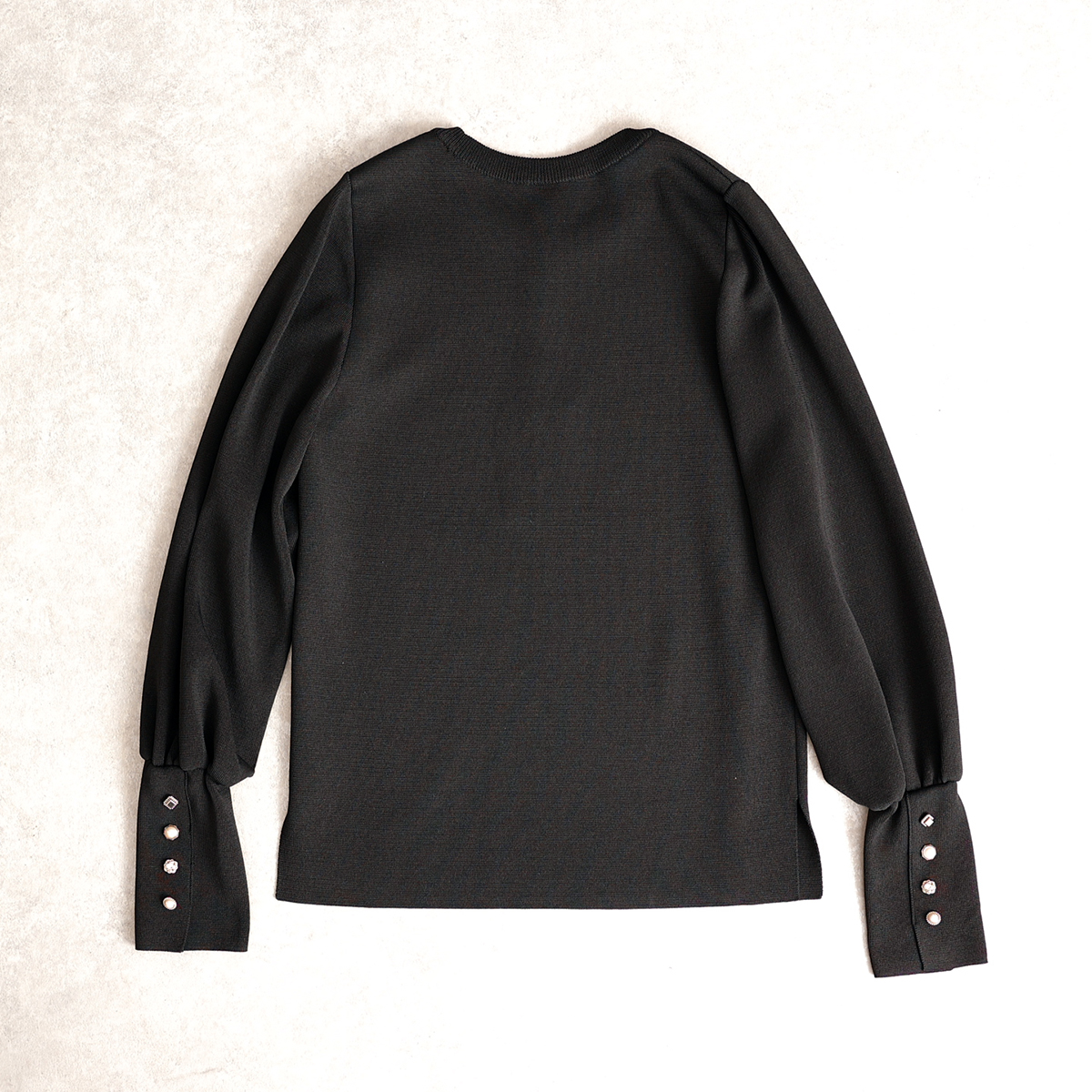 『Earring cuffs　knit』 Crew-neck knit BLACKの画像