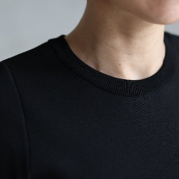 『Earring cuffs　knit』 Crew-neck knit BLACKの画像