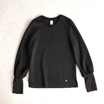 『Earring cuffs　knit』 Crew-neck knit BLACKの画像