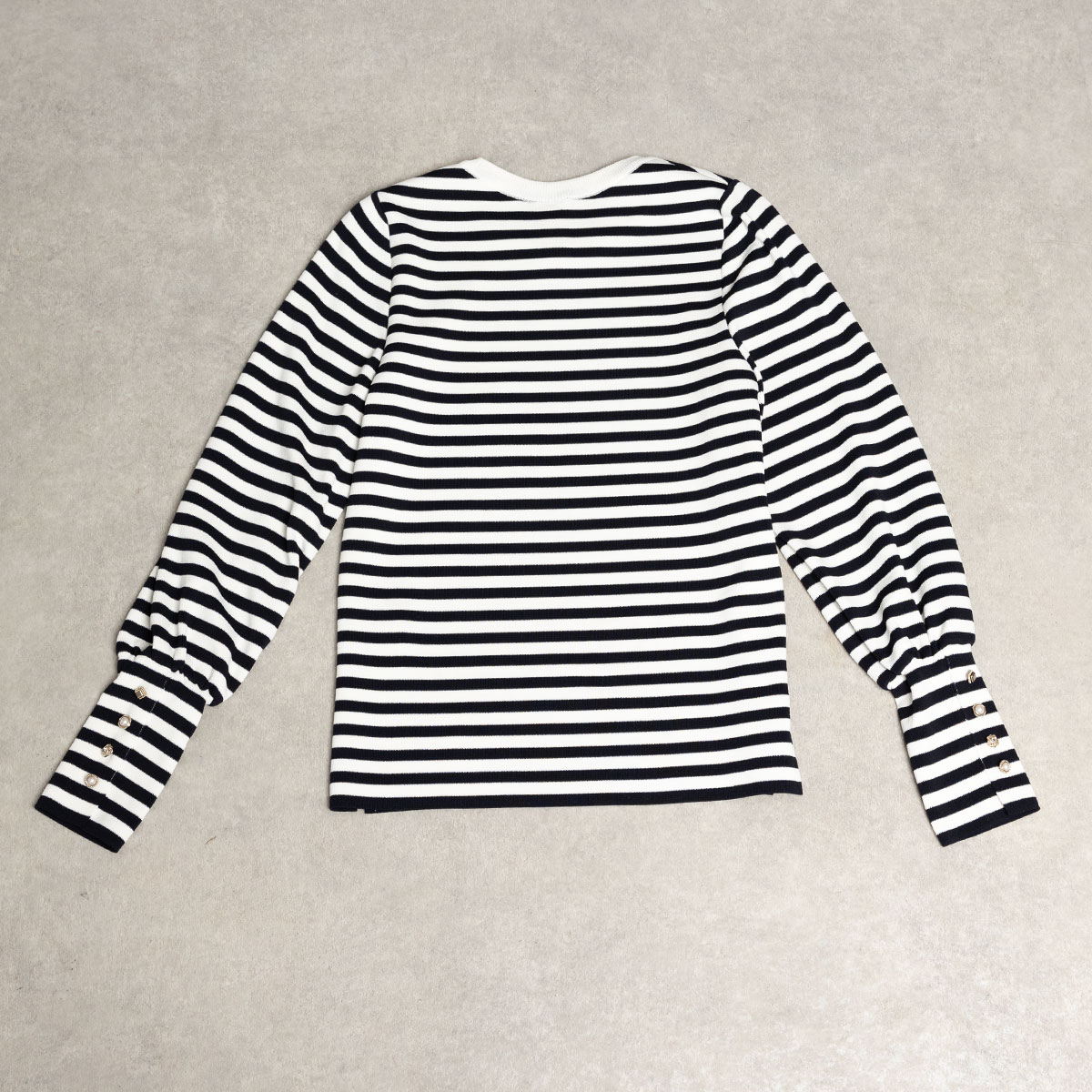 『Earring cuffs　knit』 Crew-neck knit　WHITE×NAVYの画像