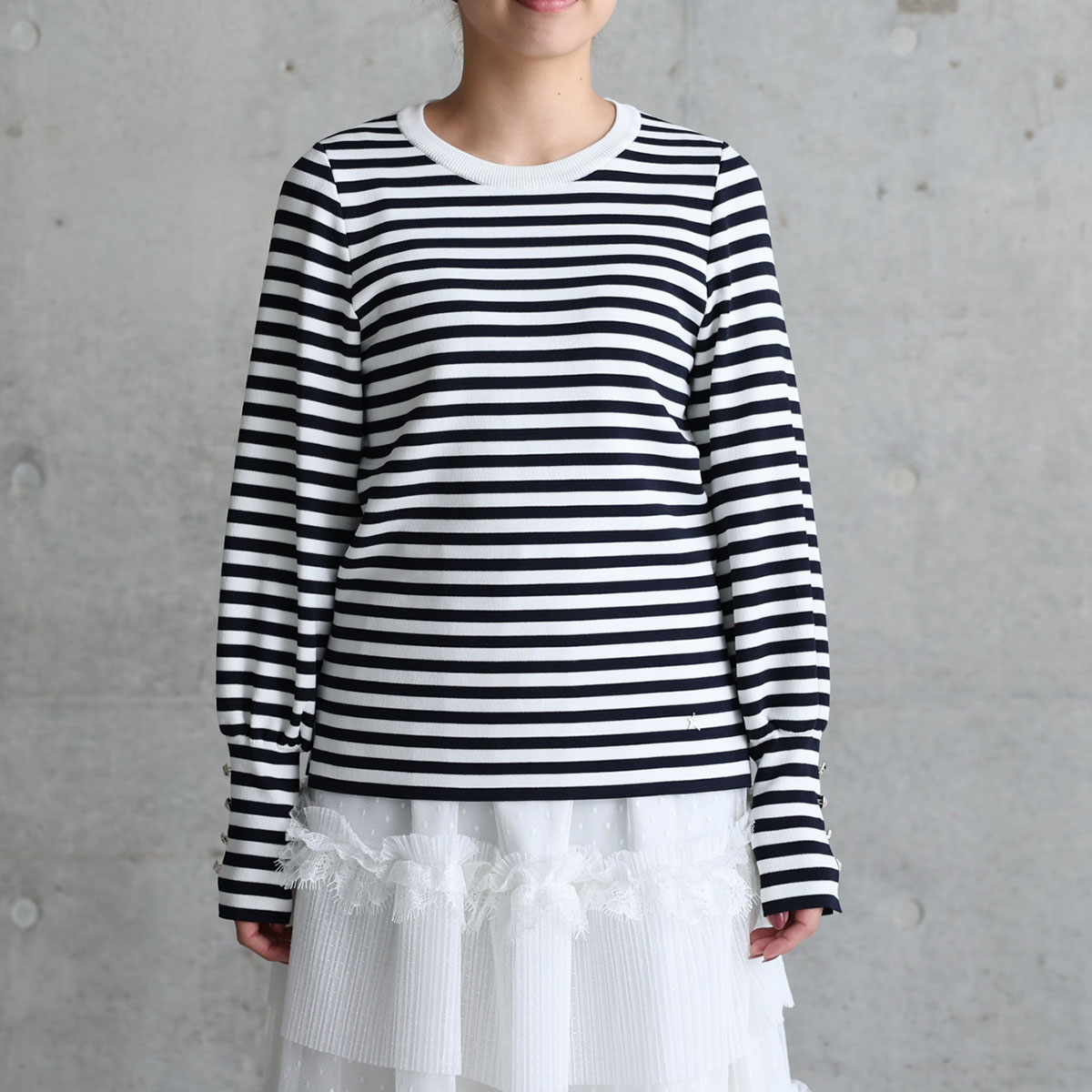 『Earring cuffs　knit』 Crew-neck knit　WHITE×NAVYの画像