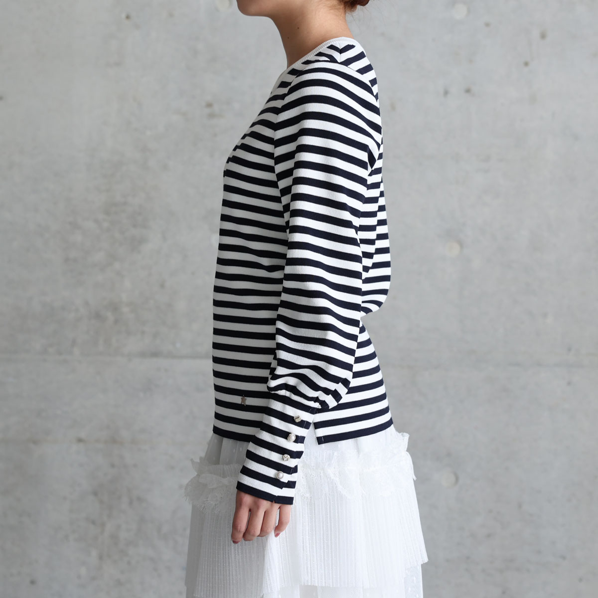 『Earring cuffs　knit』 Crew-neck knit　WHITE×NAVYの画像