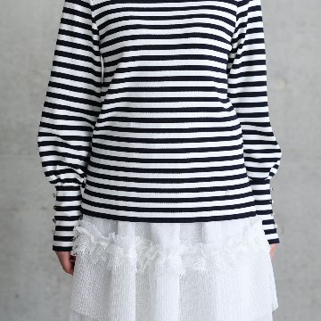 『Earring cuffs　knit』 Crew-neck knit　WHITE×NAVYの画像