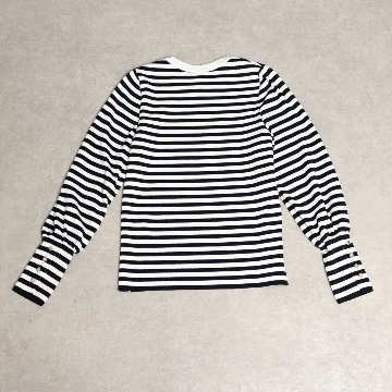 『Earring cuffs　knit』 Crew-neck knit　WHITE×NAVYの画像