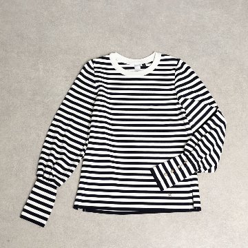 『Earring cuffs　knit』 Crew-neck knit　WHITE×NAVYの画像