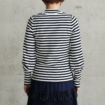 『Earring cuffs　knit』 High-neck knit　WHITE×NAVYの画像