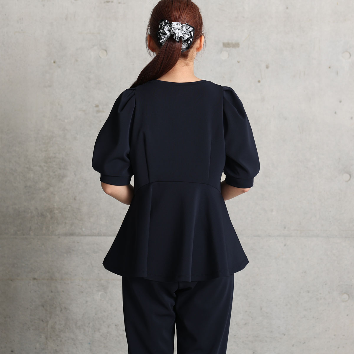 『Drape knit』 peplum tops NAVYの画像