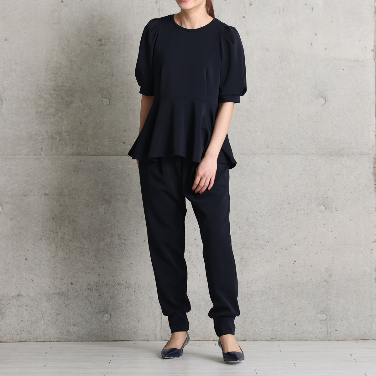 『Drape knit』 peplum tops NAVYの画像