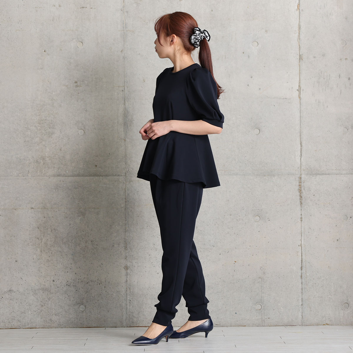 『Drape knit』 peplum tops NAVYの画像