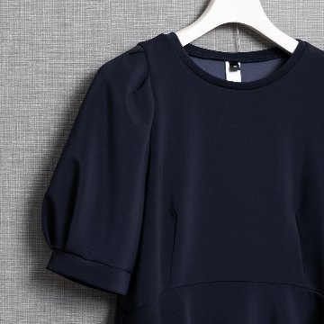 『Drape knit』 peplum tops NAVYの画像