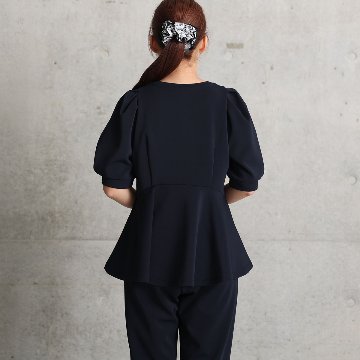 『Drape knit』 peplum tops NAVYの画像