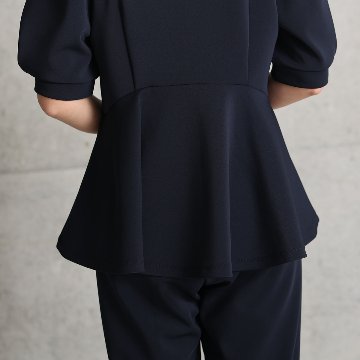 『Drape knit』 peplum tops NAVYの画像