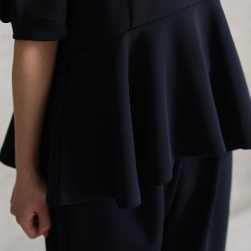 『Drape knit』 peplum tops NAVYの画像