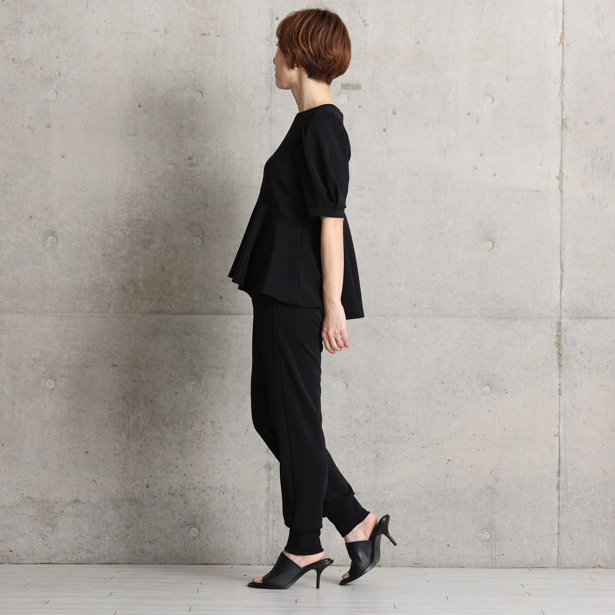 『Drape knit』 peplum tops BLACKの画像