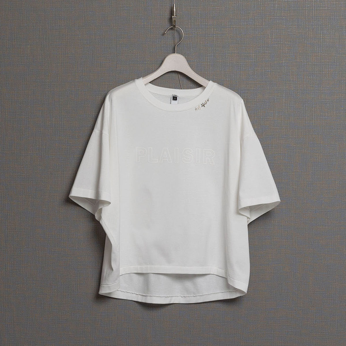 『PLAISIR』 LOGO Tee WHITEの画像