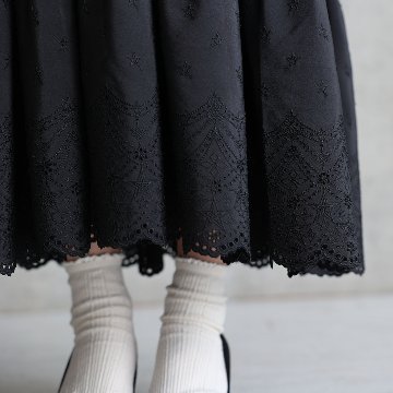 10月上旬お届け予定『Stella scallop』 Tiered dress【全2色】の画像