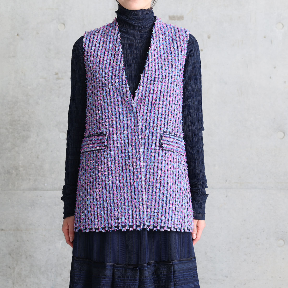 10月上旬お届け予定『Feather flower jacquard 』 No-collar gilet【全3色】の画像