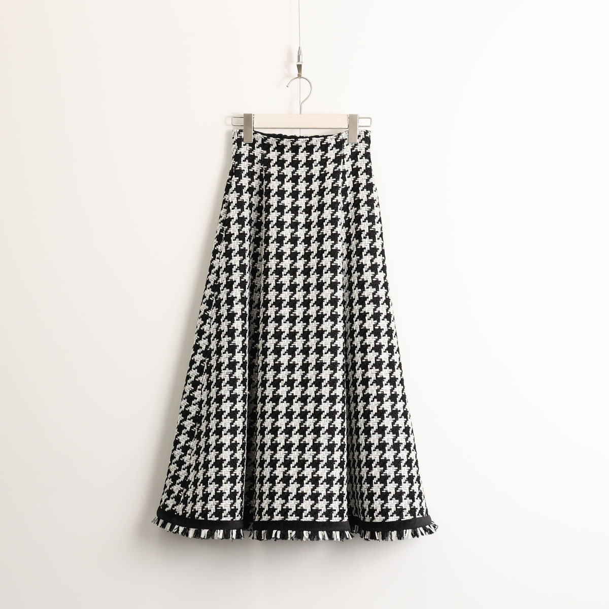 11月上旬お届け予定『Tulle houndstooth tweed』 Tuck flare skirt【全2色】の画像