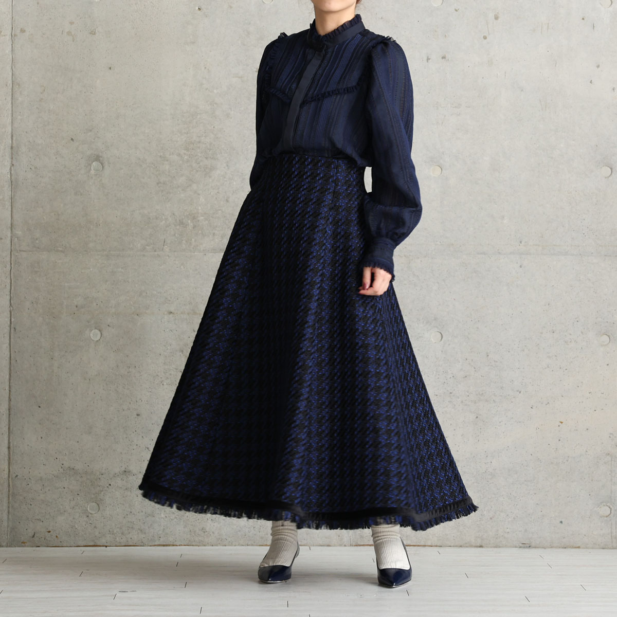 11月上旬お届け予定『Tulle houndstooth tweed』 Tuck flare skirt【全2色】の画像