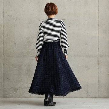 11月上旬お届け予定『Tulle houndstooth tweed』 Tuck flare skirt【全2色】の画像